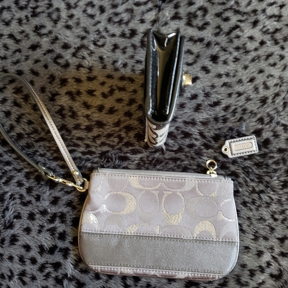 Coach Wallet & Coach Wristlet - Picture 7 of 8